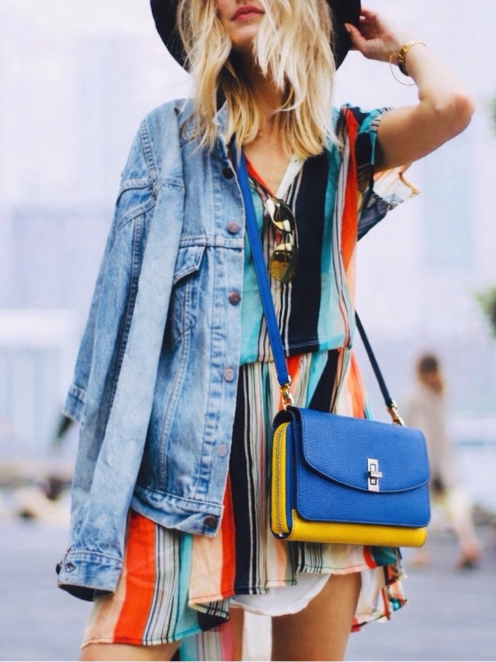 HENRI BENDEL West 57th Centennial Influencer Wallet On A String Blue Yellow Bag